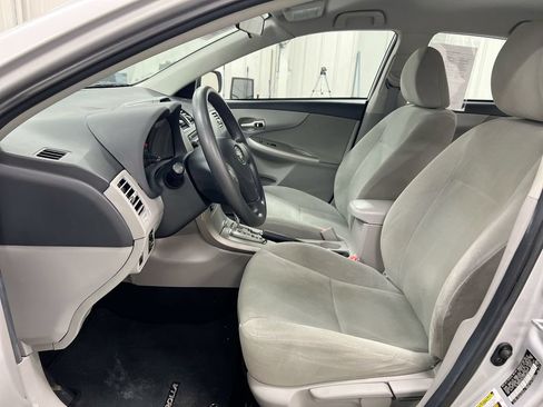 Used 2012 Toyota Corolla LE FWD image 17