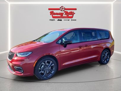 New 2026 Chrysler Pacifica Select