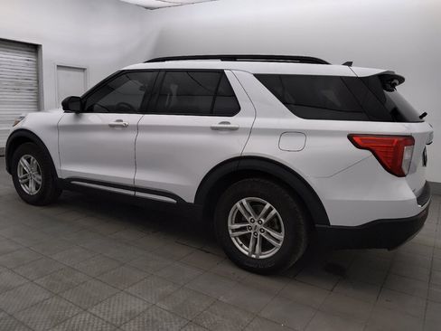 Used 2023 Ford Explorer XLT w/ Equipment Group 202A RWD image 3