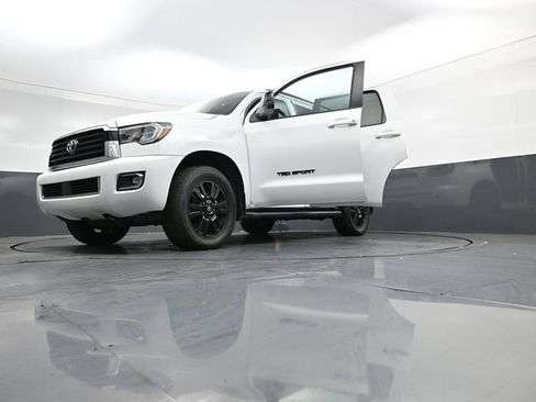Used 2018 Toyota Sequoia TRD Sport image 42