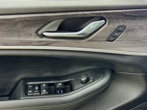 Used 2024 Jeep Grand Cherokee L Limited w/ Luxury Tech Group II image 21