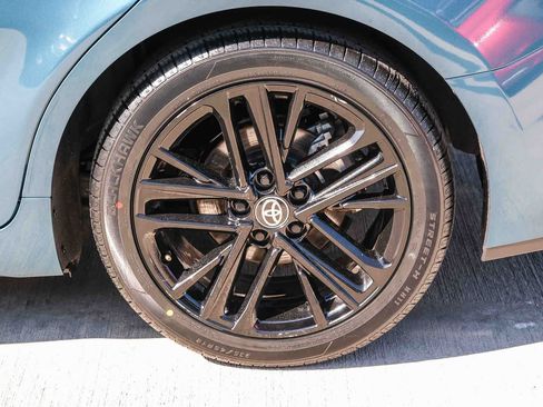 Used 2025 Toyota Camry SE FWD image 9