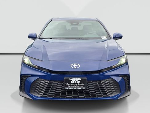 Used 2025 Toyota Camry SE FWD image 8