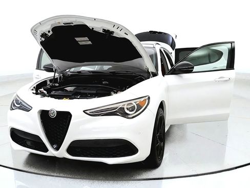 Used 2021 Alfa Romeo Stelvio Ti w/ Premium Package AWD/4WD image 10