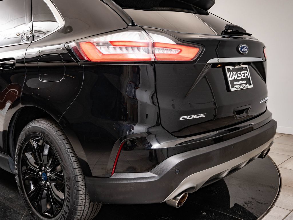 Used 2019 Ford Edge Titanium FWD image 19