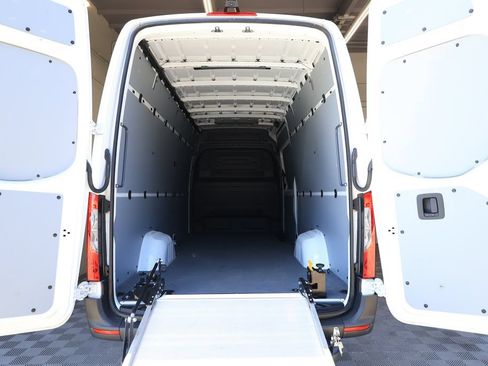 Used 2023 Mercedes-Benz Sprinter 2500 image 15