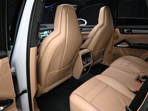 Used 2019 Porsche Cayenne Turbo w/ Premium Plus Package image 55