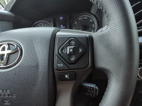 Used 2017 Toyota Tacoma TRD Off-Road w/ Tow Package (A/T) AWD/4WD image 20