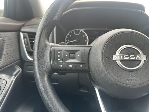 Used 2023 Nissan Rogue S AWD/4WD image 19