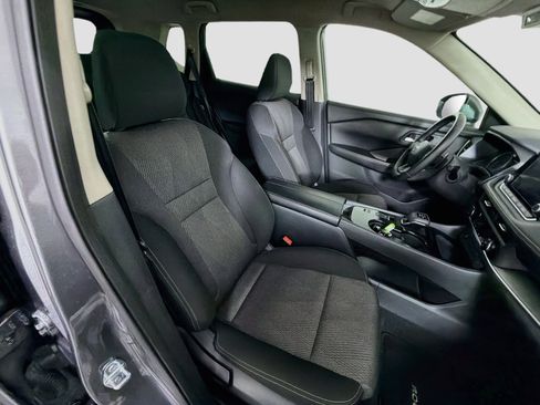 Used 2025 Nissan Rogue SV FWD image 30