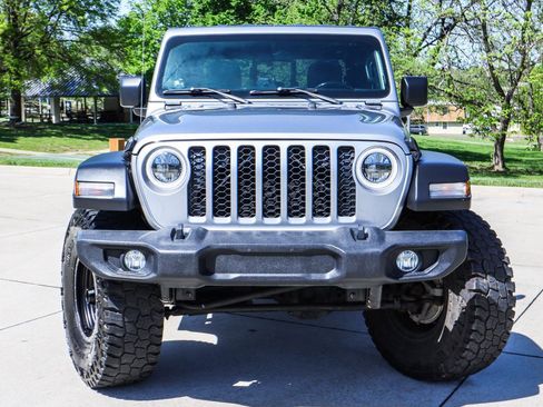 Used 2020 Jeep Gladiator Sport w/ Quick Order Package 23S AWD/4WD image 17