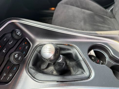 Used 2015 Dodge Challenger SRT w/ Technology Group image 8