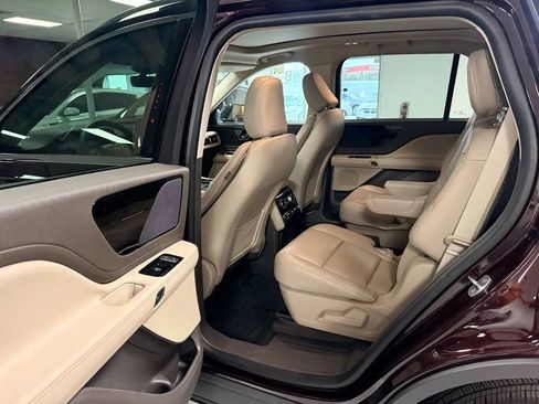 Used 2024 Lincoln Aviator AWD w/ Premium Package image 5