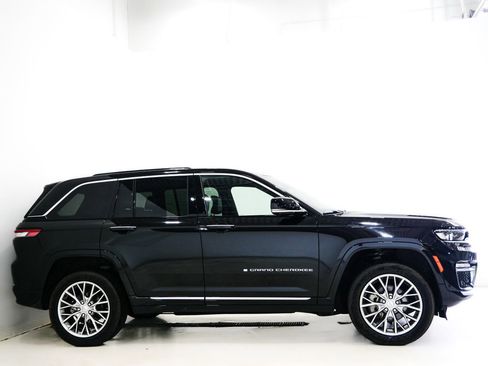 Used 2023 Jeep Grand Cherokee Summit w/ Adv Protech Group IV AWD/4WD image 5