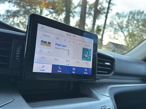 Used 2021 Ford Explorer XLT image 23