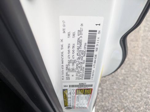 Used 2018 Toyota Tacoma SR image 33