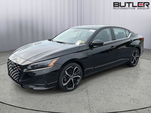 Used 2024 Nissan Altima 2.5 SR FWD image 2