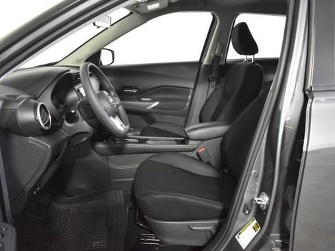 Used 2024 Nissan Kicks SV FWD image 11