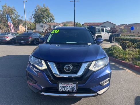 Used 2020 Nissan Rogue SV FWD image 3