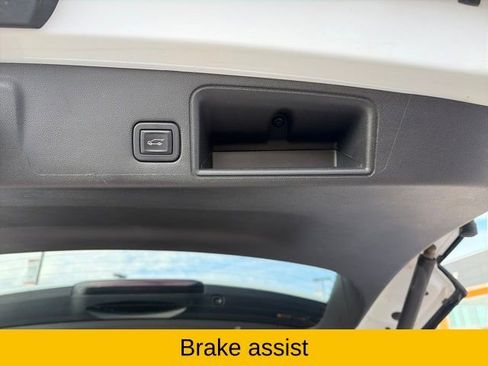 Used 2023 GMC Terrain SLT image 25