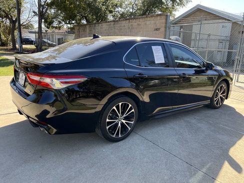 Used 2019 Toyota Camry SE image 11