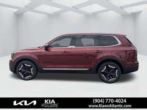 Used 2024 Kia Telluride EX w/ EX Captain's Chair Package FWD image 6