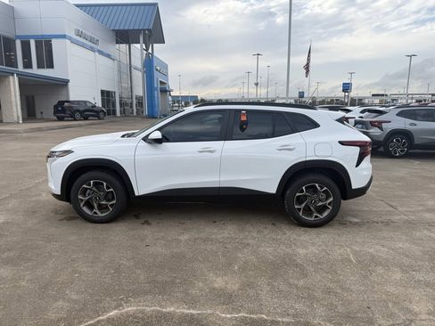 New 2026 Chevrolet Trax LT w/ Sunroof Package image 16