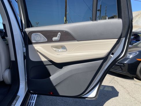 Used 2020 Mercedes-Benz GLS 450 4MATIC image 25