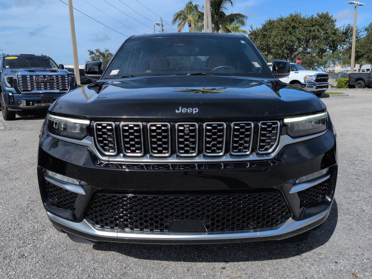 Used 2022 Jeep Grand Cherokee Summit AWD/4WD image 3