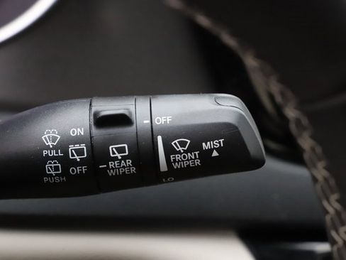 Used 2024 Chrysler Pacifica Touring-L image 39