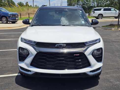 Used 2023 Chevrolet TrailBlazer RS w/ Sun and Liftgate Package AWD/4WD image 3