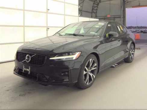 Used 2025 Volvo S60 B5 Core image 1