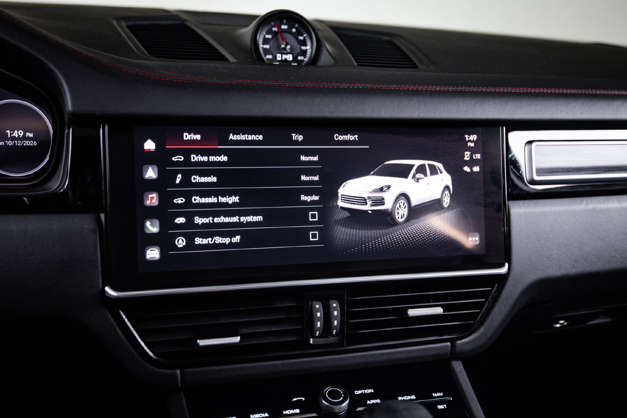 Certified 2022 Porsche Cayenne GTS AWD/4WD image 18