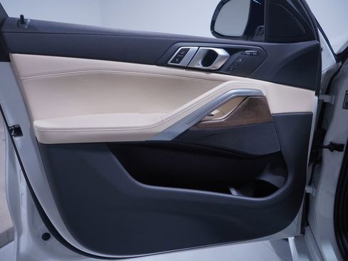 Used 2022 BMW X6 xDrive40i w/ M Sport Package image 16