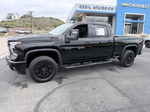 Used 2024 Chevrolet Silverado 2500 LTZ w/ LTZ Plus Package image 2