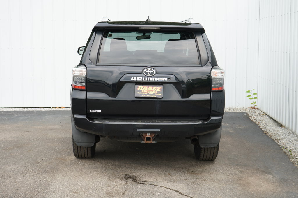Used 2018 Toyota 4Runner SR5 AWD/4WD image 5