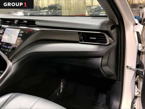 Certified 2020 Toyota Camry SE image 18