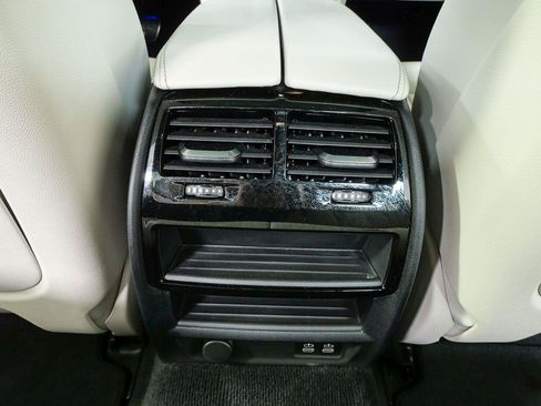 Used 2021 BMW M550i xDrive AWD/4WD image 19