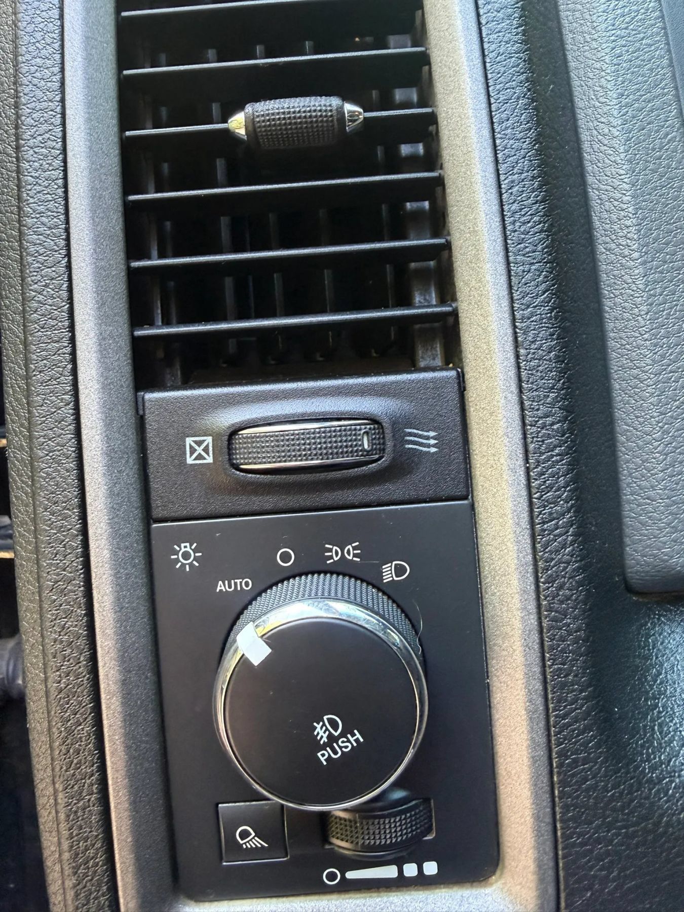 Used 2015 RAM 1500 Express RWD image 21