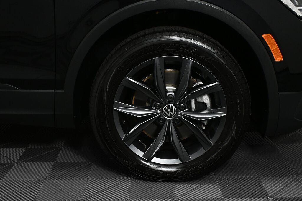 Used 2023 Volkswagen Tiguan SE FWD image 34