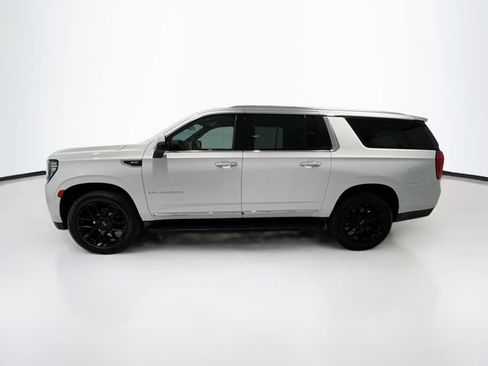 Used 2022 GMC Yukon XL SLT w/ SLT Premium Package AWD/4WD image 4