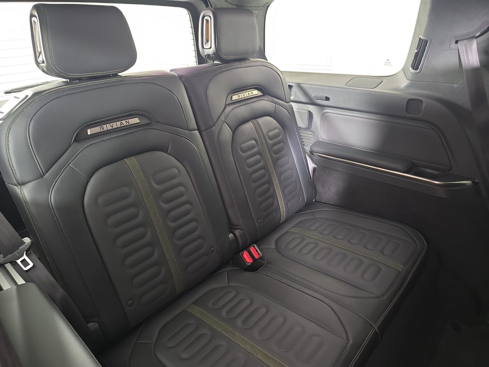 Used 2024 Rivian R1S Adventure Dual AWD/4WD image 25
