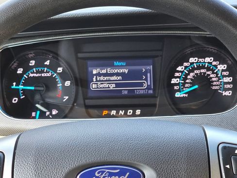 Used 2016 Ford Taurus SE image 19