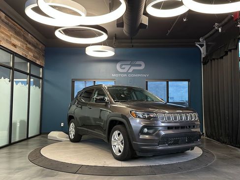 Used 2022 Jeep Compass Latitude AWD/4WD image 1