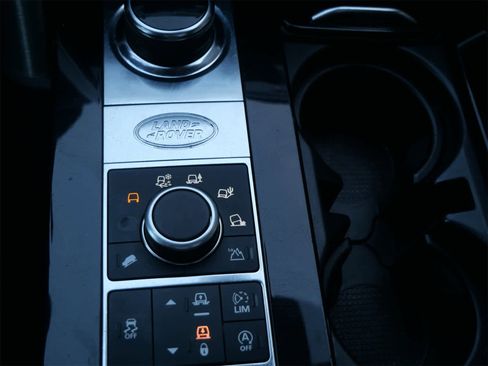 Used 2018 Land Rover Discovery HSE image 17