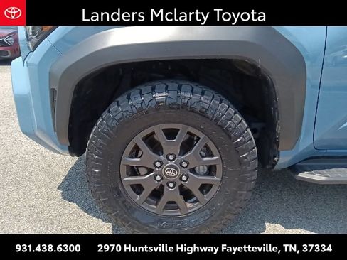 Used 2025 Toyota 4Runner SR5 AWD/4WD image 10
