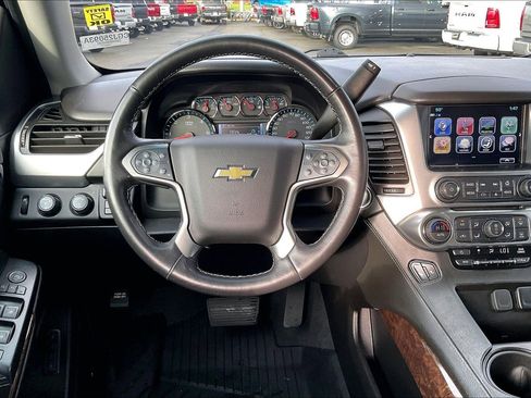 Used 2019 Chevrolet Suburban LT w/ Luxury Package image 5