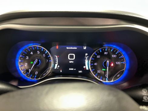 Used 2024 Chrysler Pacifica Touring-L image 16