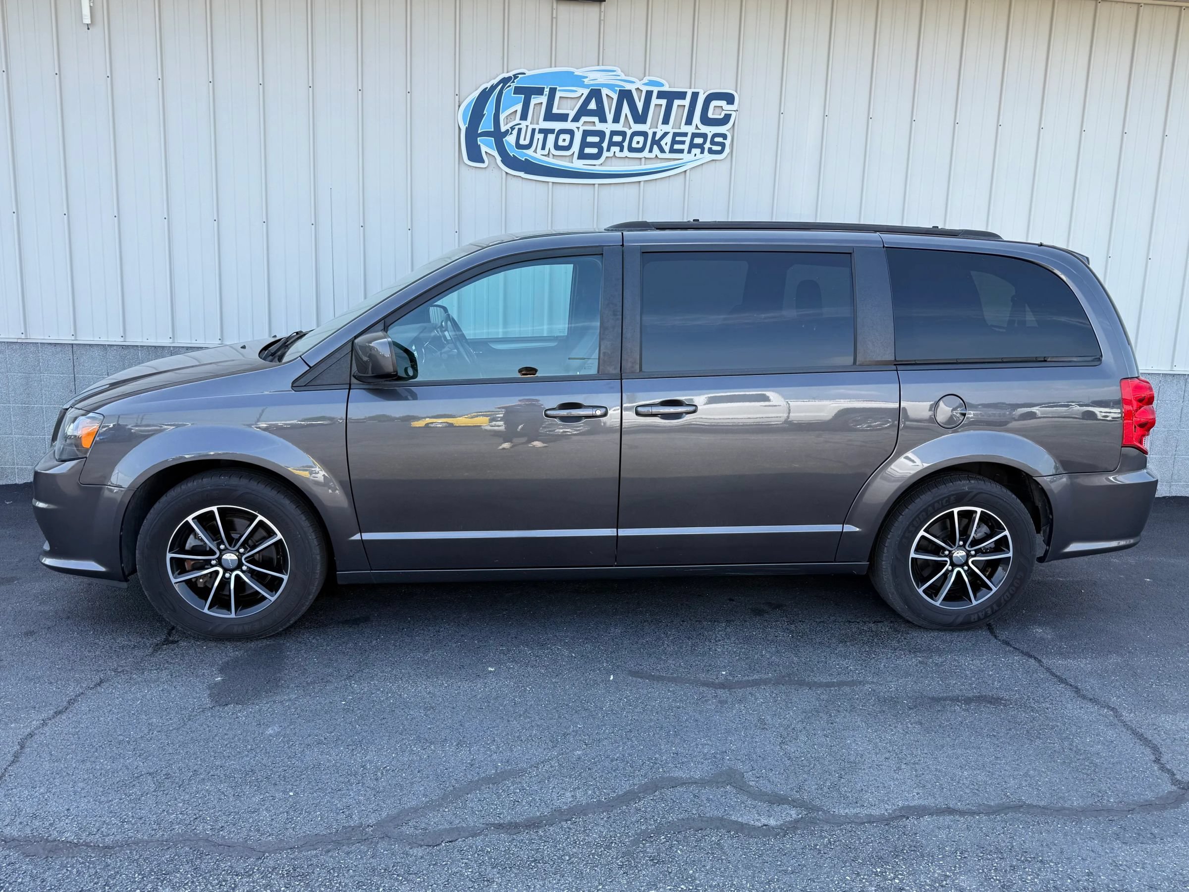 Used 2019 Dodge Grand Caravan GT FWD image 2