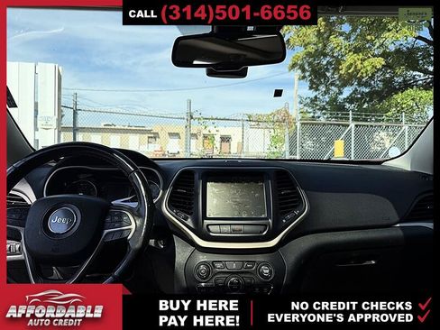 Used 2016 Jeep Cherokee 75th Anniversary FWD image 12